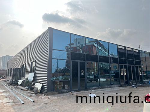 鋼結構廠房施工(gong)現場